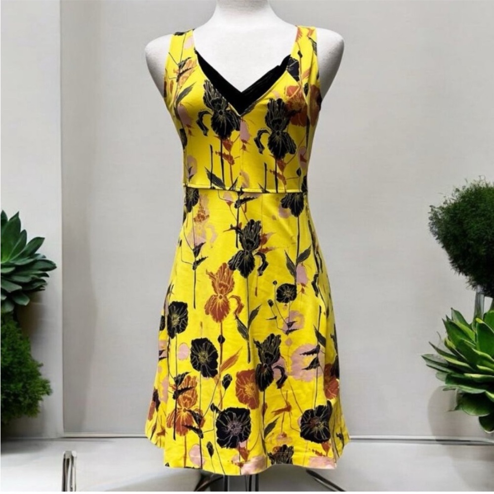 Title Nine Freelance Dress Yellow
Anemone Floral Athletic Mini Stretch Size S